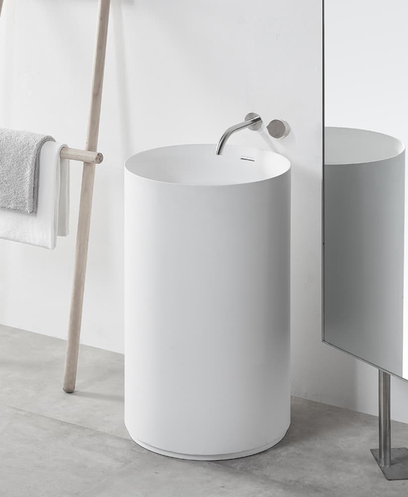 Freestanding basin